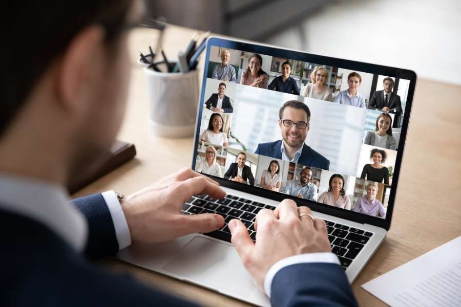 Videomeeting mit Kandidaten und Mandanten